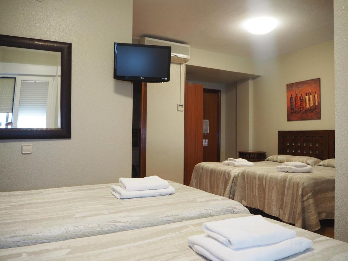 Hostal Acella Pamplona Ngoại thất bức ảnh