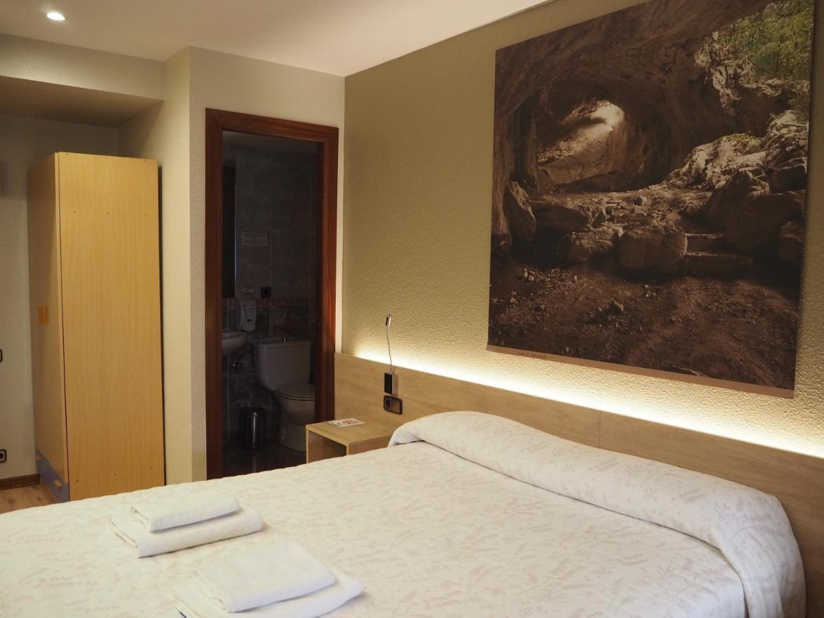 Hostal Acella Pamplona Ngoại thất bức ảnh