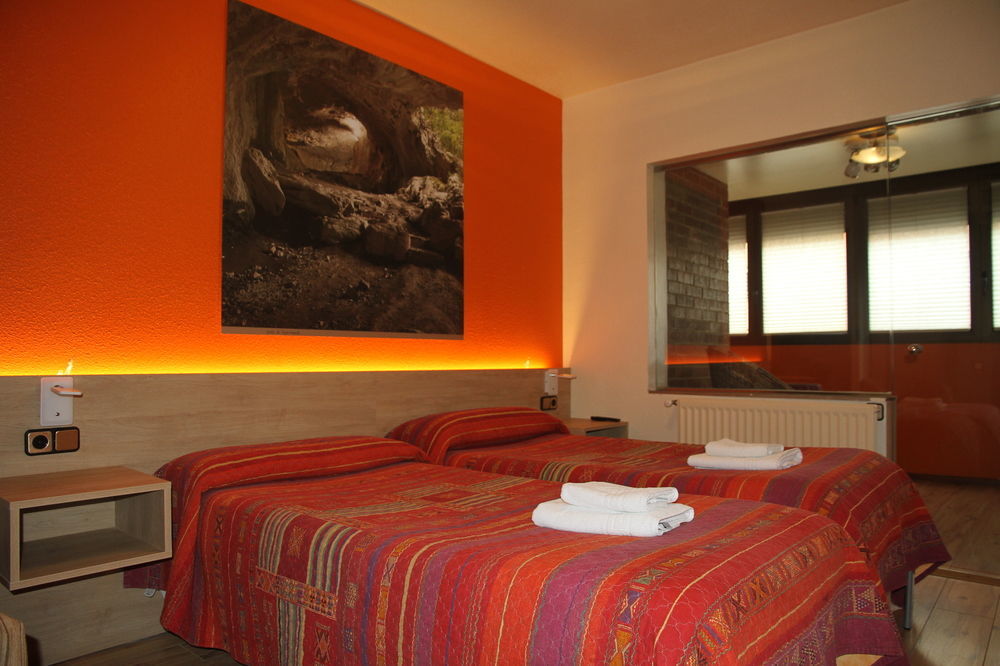 Hostal Acella Pamplona Ngoại thất bức ảnh A room at the hotel