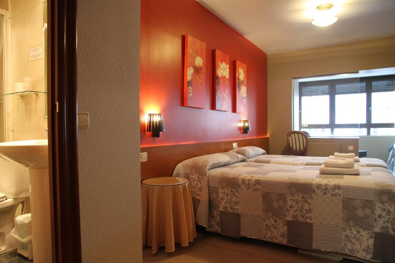 Hostal Acella Pamplona Ngoại thất bức ảnh A room at the hotel