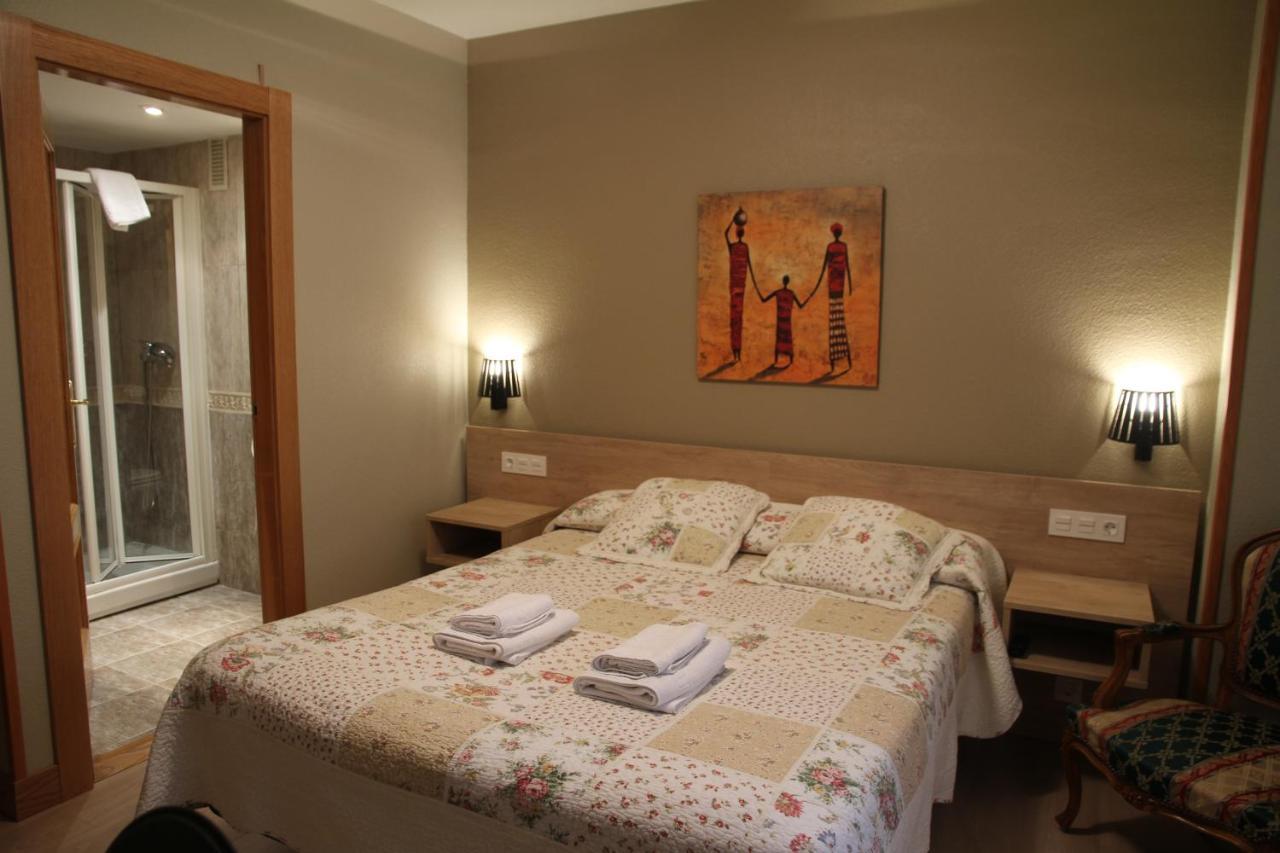 Hostal Acella Pamplona Ngoại thất bức ảnh